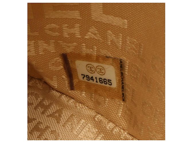 Chanel Coco Mark Chocolate Bar Schultertasche aus gelanem Lammleder - Ansicht 5