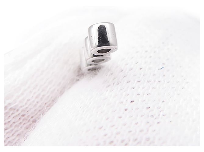 Pendientes de botón Louis Vuitton en oro blanco de 18K y diamantes - vista 9