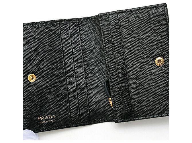 Portefeuille compact bi-fold Prada Saffiano Triangle - vue 6