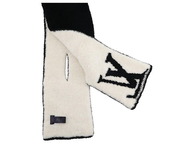 Louis Vuitton Reversible Stole - view 2