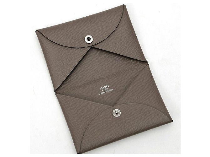 Hermès Tarjetero Hermes Calvi en Etoupe Gray - vista 4