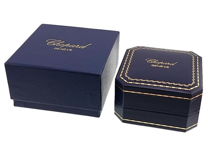 Chopard Happy Diamond Ring in 18K White Gold - view 11