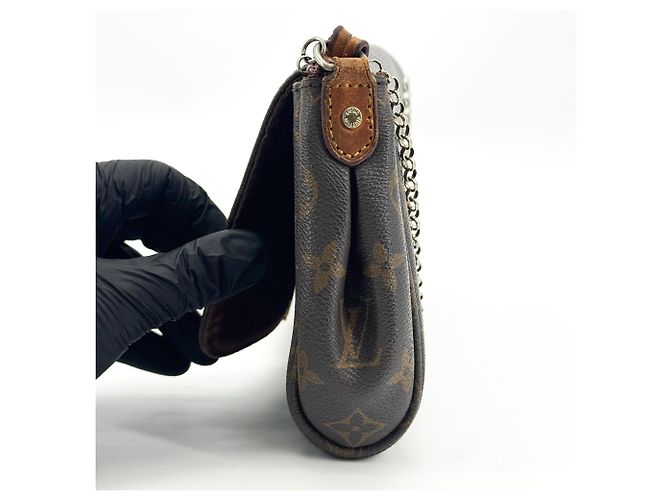 Louis Vuitton Favorite Monogram Canvas PM - vista 3