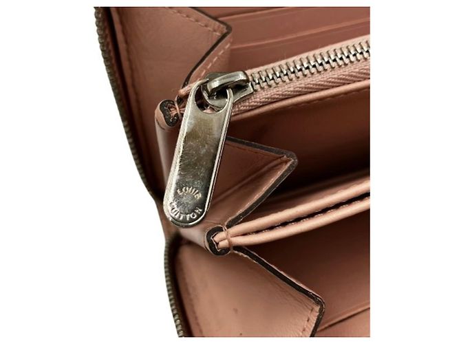 Louis Vuitton Zippy Wallet aus rosa Mahina-Leder - Ansicht 9