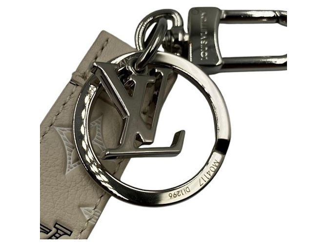 Portachiavi Louis Vuitton LV Shadow Dragonne M04117 - vista 2