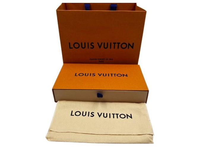 Portefeuille Zippy long Louis Vuitton Monogram Shadow - vue 9