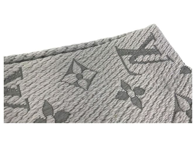 Stola Louis Vuitton in lana e seta grigia - vista 10