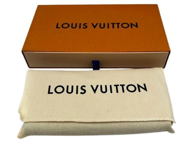 Portefeuille Zippy Louis Vuitton Monogram Shadow - vue 11