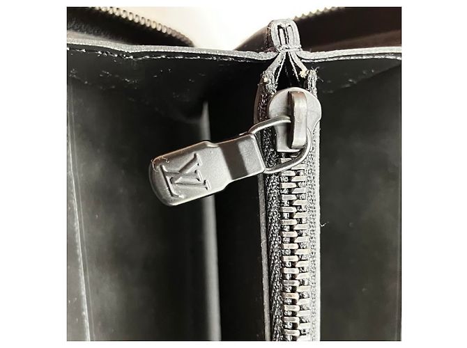 Portefeuille Zippy Louis Vuitton Monogram Shadow - vue 8