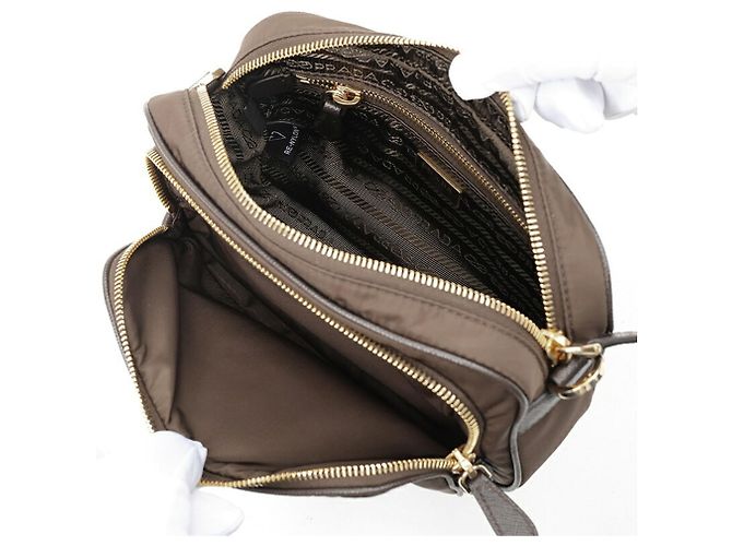 Pochette/Borsa a tracolla Prada in pelle marrone - vista 5