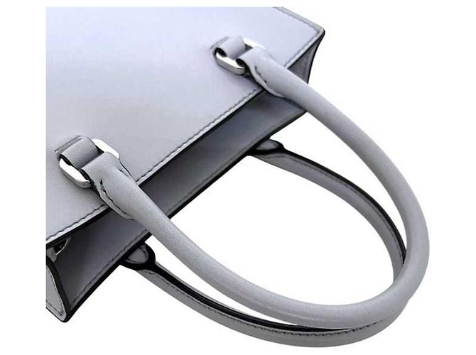 Prada Schultertasche aus grauem Leder - Ansicht 10