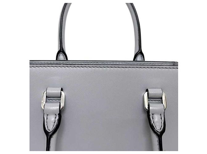 Prada Schultertasche aus grauem Leder - Ansicht 7