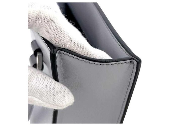 Prada Schultertasche aus grauem Leder - Ansicht 9