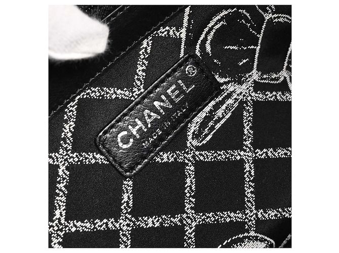 Borsa Shopping Chanel Essential 31 Rue Cambon in Pelle - vista 4