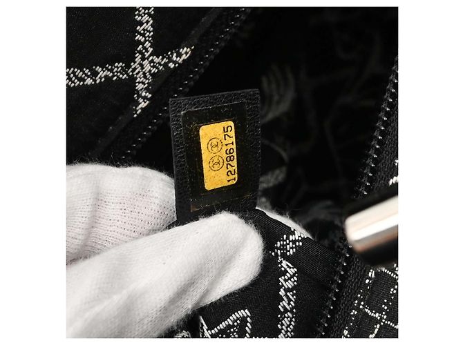 Borsa Shopping Chanel Essential 31 Rue Cambon in Pelle - vista 5
