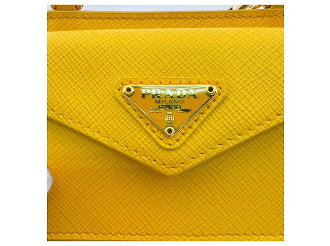 Cartera de cadena/hombro de piel Saffiano amarilla Prada - vista 11
