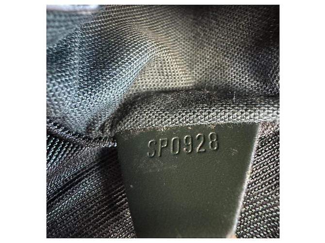 Mochila Louis Vuitton Cassia em couro Taiga - vista 18