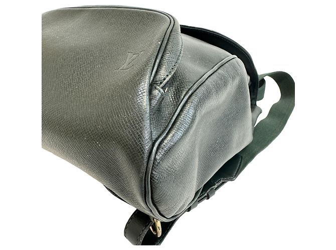 Mochila Louis Vuitton Cassia em couro Taiga - vista 3
