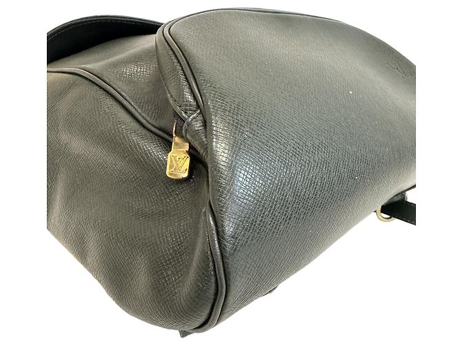 Mochila Louis Vuitton Cassia em couro Taiga - vista 4