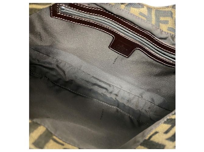 Bolsa de Ombro Fendi Zucca em Nylon e Canvas - vista 4