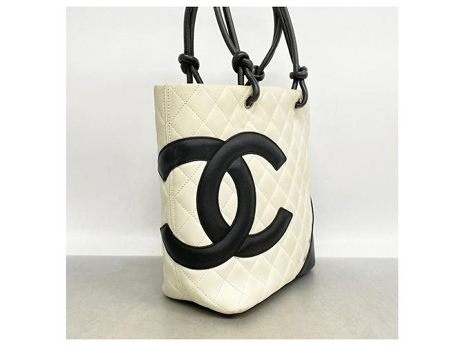 Saco Tote Chanel Cambon em Pele de Cordeiro - vista 2