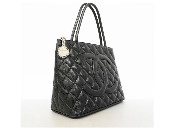 Saco Tote Chanel em couro de bezerro grão preto - vista 2