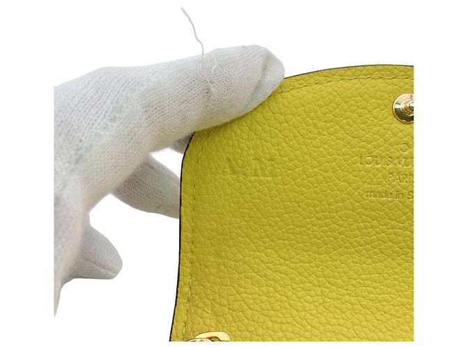 Porta-moedas Louis Vuitton Monogram Empreinte Yellow - vista 10