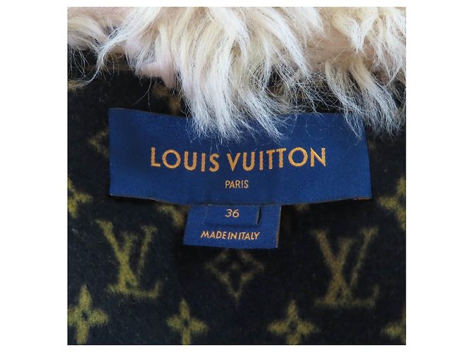 Louis Vuitton Wool Coat - view 9