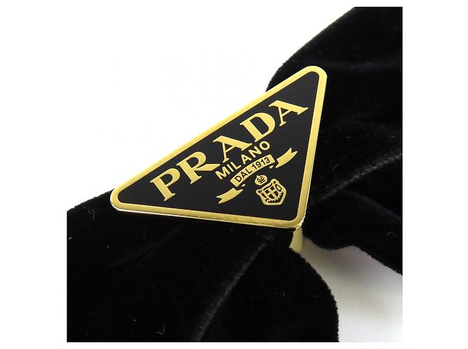 Prada Samt-Haarklammer mit Dreiecks-Logo-Plakette - Ansicht 3