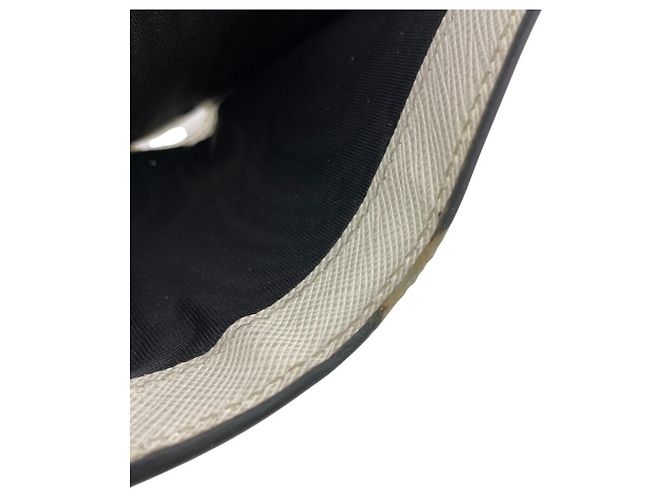 Carteira bi-fold em couro Prada 2ML049 com placa Triangle - vista 9