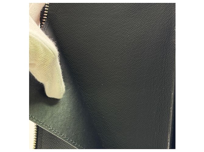 Zippy Carteira Longa Louis Vuitton em Couro Epi - vista 11