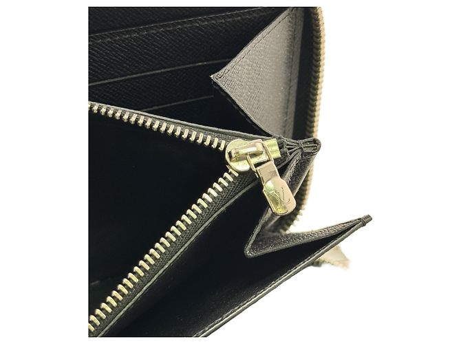 Zippy Carteira Longa Louis Vuitton em Couro Epi - vista 12