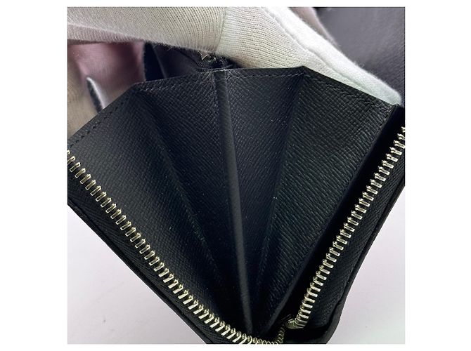 Zippy Carteira Longa Louis Vuitton em Couro Epi - vista 15