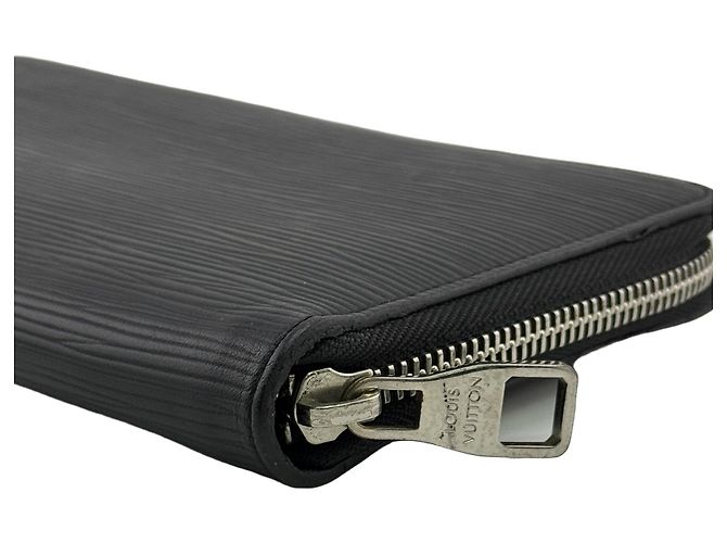 Zippy Carteira Longa Louis Vuitton em Couro Epi - vista 4