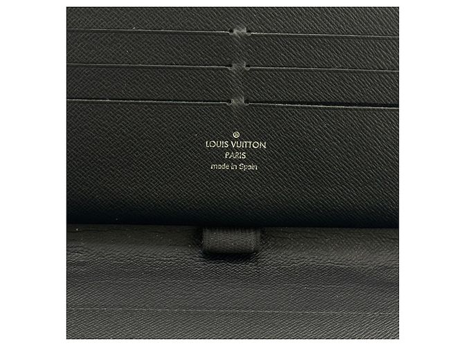 Zippy Carteira Longa Louis Vuitton em Couro Epi - vista 9