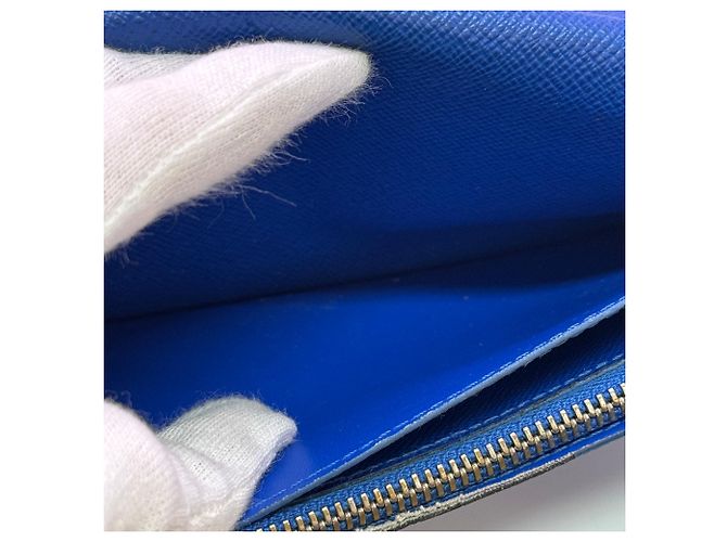 Louis Vuitton Portefeuille Brazza Taiga Long Wallet - vista 13