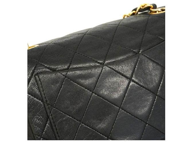Bolsa de Ombro Mini Matelassé com Corrente Chanel - vista 9