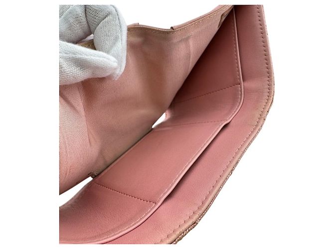 Portafoglio tri-fold Chanel in pelle caviar matelassé rosa - vista 11