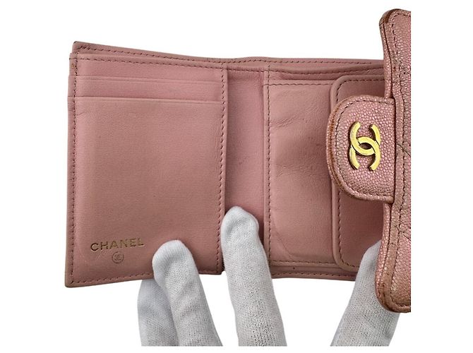 Portafoglio tri-fold Chanel in pelle caviar matelassé rosa - vista 7