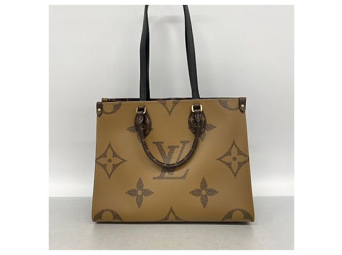 Sac cabas Louis Vuitton Monogram Giant Reverse OnTheGo MM - vue 10