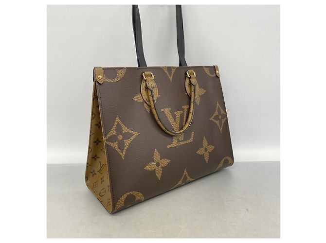 Sac cabas Louis Vuitton Monogram Giant Reverse OnTheGo MM - vue 2