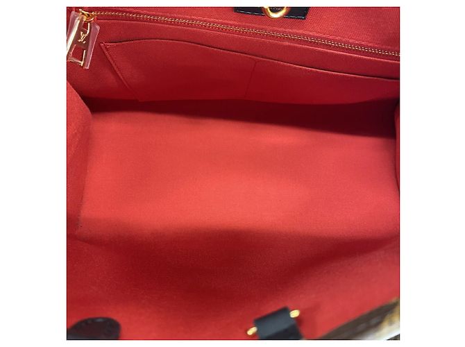 Sac cabas Louis Vuitton Monogram Giant Reverse OnTheGo MM - vue 4