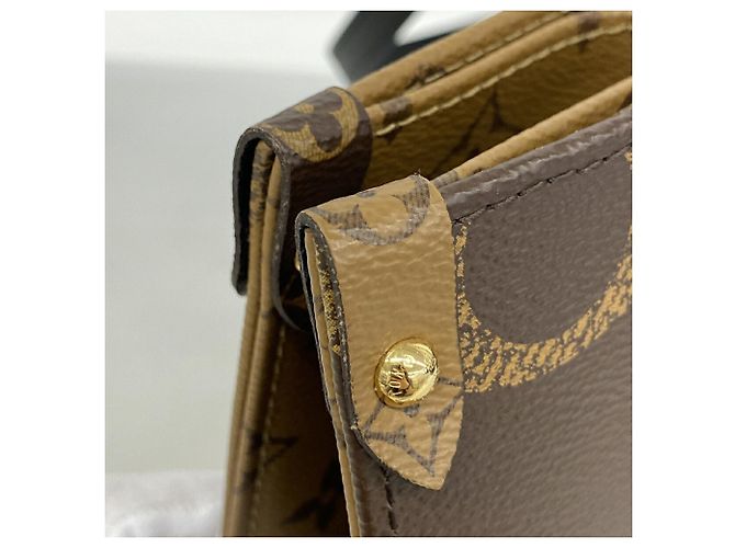 Sac cabas Louis Vuitton Monogram Giant Reverse OnTheGo MM - vue 7