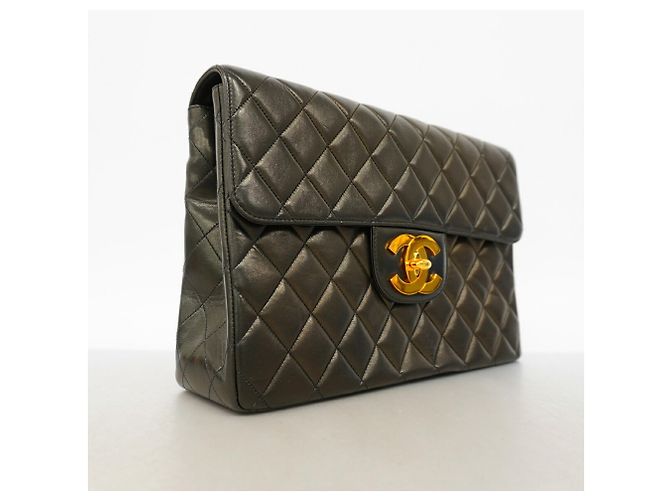 Chanel Schultertasche aus schwarzem Lammleder - Ansicht 2