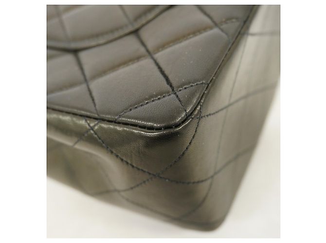Chanel Schultertasche aus schwarzem Lammleder - Ansicht 7