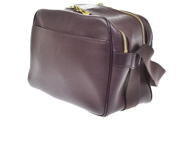 Louis Vuitton Reporter Taiga Leather PM - vista 3