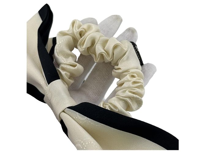 Scrunchie com fita Camélia Chanel - vista 9