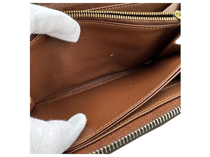 Louis Vuitton Monogram Zippy Wallet - view 12