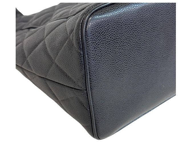 Borsa a mano Chanel Reissue Tote in pelle Caviar - vista 3