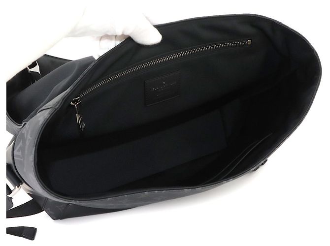 Bolsa de Ombro Louis Vuitton Monogram Eclipse Voyage MM - vista 7